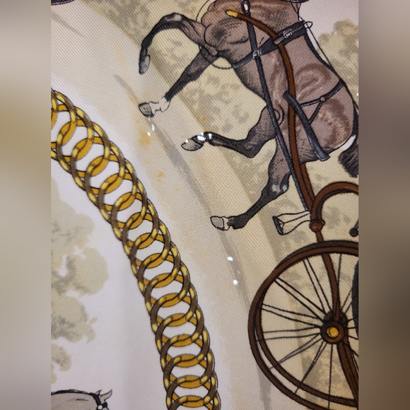 HERMES  La Promenade de Longchamps SILK BEAUTIFUL  LIGHT Red SCARF 35”x35” - Picture 3 of 3